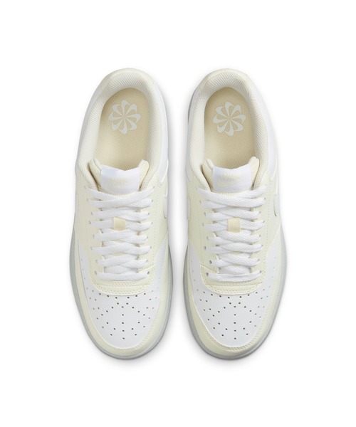 NIKE(ナイキ)の「ナイキ NIKE ナイキ コート ビジョン LO NN(スニーカー・レディース・ホワイト×ホワイト・26.0cm/23.5cm/24.5cm/25.5cm/23.0cm/24.0cm/25.0cm)」の4枚目の写真