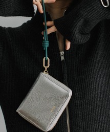 Beau're（ヴュレ）の「【BEAURE/ビュレ】カウレザー　ハンドストラップ付きバイカラーラウンドミニウォレット（財布）」