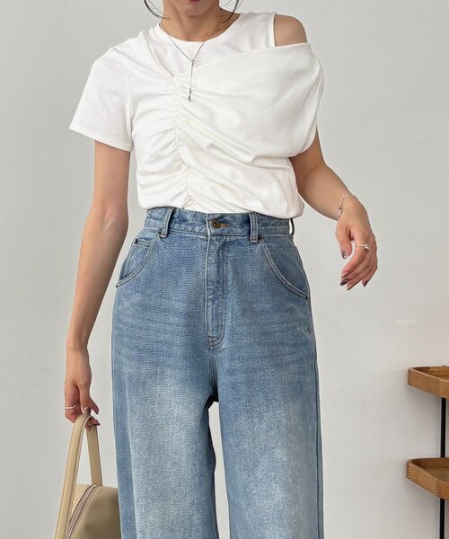 CAPRICIEUX LE'MAGE（カプリシューレマージュ）の「【新色ブラウン登場】アシメギャザーTシャツ（Tシャツ/カットソー・レディース・ホワイト/ブラック/ブラウン・FREE）」の6枚目の写真