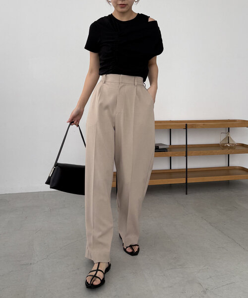 新品 未使用タグ無しCAPRICIEUX LE'MAGE アシメギャザーTシャツ CAPRICIEUX LE'MAGE（カプリシューレマージュ）の「アシメ