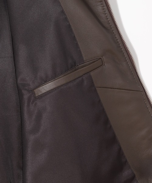MEN'S BIGI(メンズビギ)の「スタンドカラーシングルライダース ラムレザージャケット(ライダースジャケット・メンズ・ブラウン/ネイビー/ブラック・01/02/03/04)」の11枚目の写真