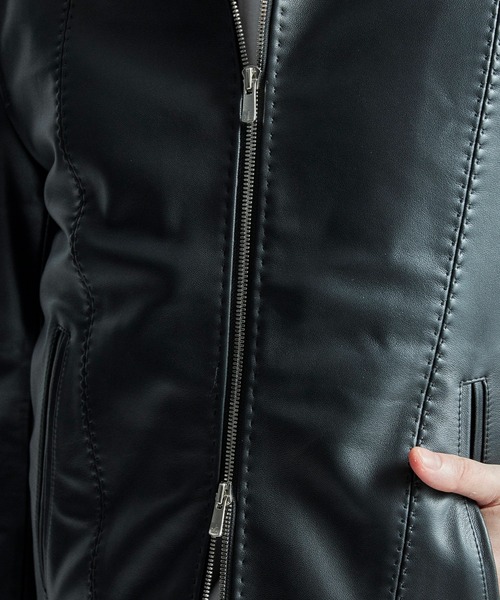 MEN'S BIGI（メンズビギ）の「スタンドカラーシングルライダース ラムレザージャケット（ライダースジャケット・メンズ・ブラウン/ブラック/ネイビー・01/02/03/04）」の21枚目の写真