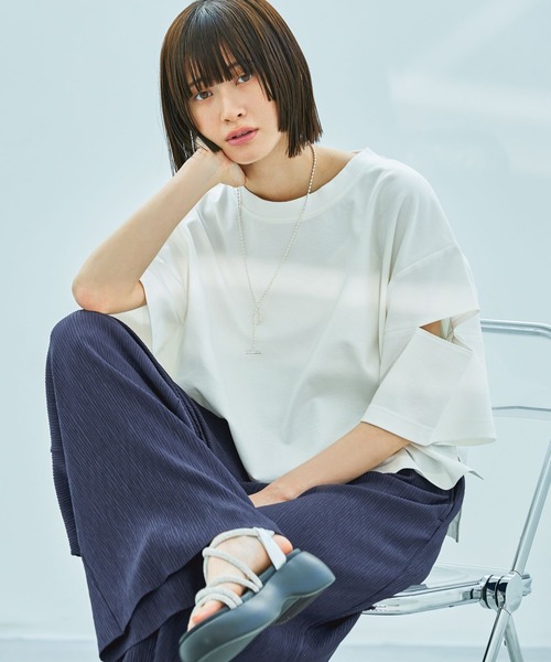 LAKOLE（ラコレ）の「【長さが選べる】カットアウトTEE / 490868（Tシャツ/カットソー・レディース・ブラック/ブラウン/オフホワイト/レッド・MEDIUM/LARGE）」の2枚目の写真