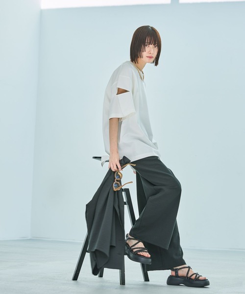 LAKOLE（ラコレ）の「【長さが選べる】カットアウトTEE / 490868（Tシャツ/カットソー・レディース・ブラック/ブラウン/オフホワイト/レッド・MEDIUM/LARGE）」の15枚目の写真