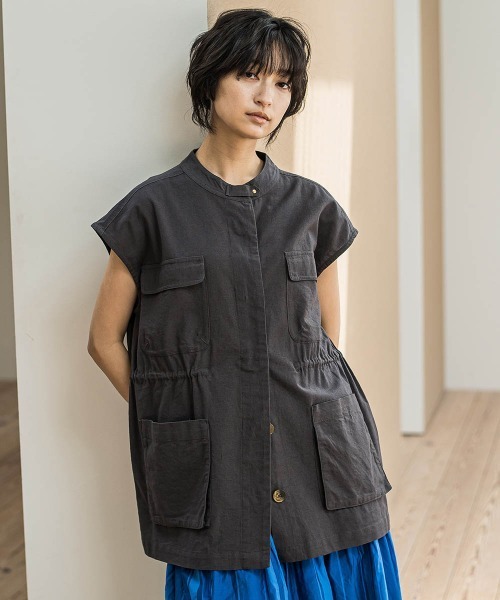 MAYSON GREY(メイソングレイ)の「コットンリネンワークジレ≪手洗い可能≫(ベスト・レディース・チャコールグレー/ホワイト系その他/ベージュ・M)」の2枚目の写真
