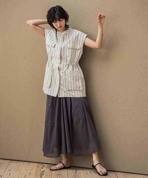 MAYSON GREY(メイソングレイ)の「コットンリネンワークジレ≪手洗い可能≫(ベスト・レディース・チャコールグレー/ホワイト系その他/ベージュ・M)」の5枚目の写真