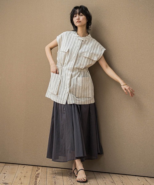 MAYSON GREY(メイソングレイ)の「コットンリネンワークジレ≪手洗い可能≫(ベスト・レディース・チャコールグレー/ホワイト系その他/ベージュ・M)」の4枚目の写真