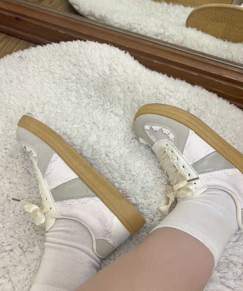 Kuroba(クロバ)の「レーススニーカー(スニーカー・レディース・シルバー/ライトグレー/ピンク・23cm/23.5cm/24cm/24.5cm)」の4枚目の写真