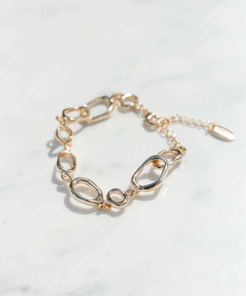 SMELLY(スメリー)の「ニュアンスオーバルチェーンブレスレット(ブレスレット・レディース・ゴールド・-)」の1枚目の写真