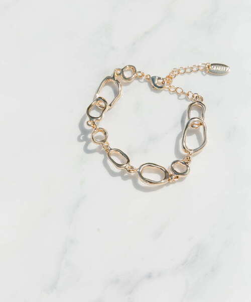SMELLY(スメリー)の「ニュアンスオーバルチェーンブレスレット(ブレスレット・レディース・ゴールド・-)」の2枚目の写真