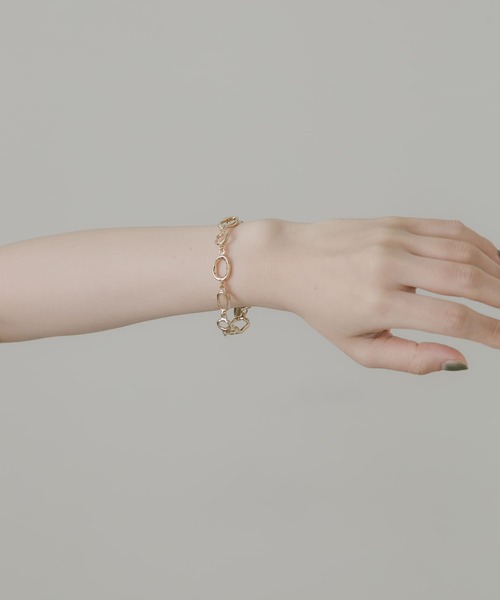 SMELLY(スメリー)の「ニュアンスオーバルチェーンブレスレット(ブレスレット・レディース・ゴールド・-)」の3枚目の写真