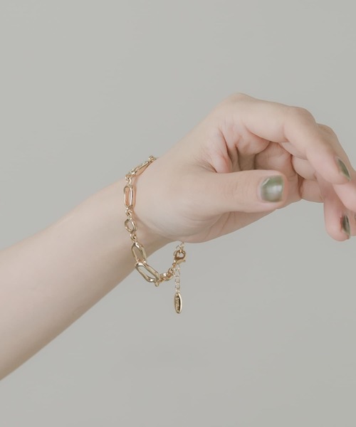 SMELLY(スメリー)の「ニュアンスオーバルチェーンブレスレット(ブレスレット・レディース・ゴールド・-)」の4枚目の写真