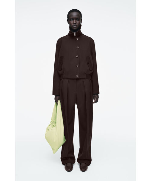 COS（コス）の「KITEショルダーバッグ - ナイロン（ショルダーバッグ・レディース・ブラウン/ベージュ/ライトグリーン・ONESIZE）」の7枚目の写真