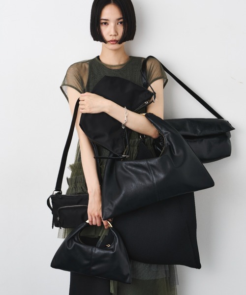 未使用 LE VERNIS(ル・ベルニ)LOU BOSTON BAG ブラック Le Vernis ボストンバッグ LE VERNIS(ル・ベルニ)Eyelet wide