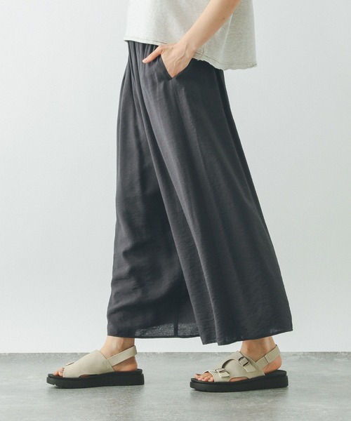 GLOBAL WORK（グローバルワーク）の「ギャザーフレアワイドパンツ/575808（その他パンツ・レディース・スミクロ/ブラウン/ブルー・MEDIUM/SMALL/LARGE）」の7枚目の写真