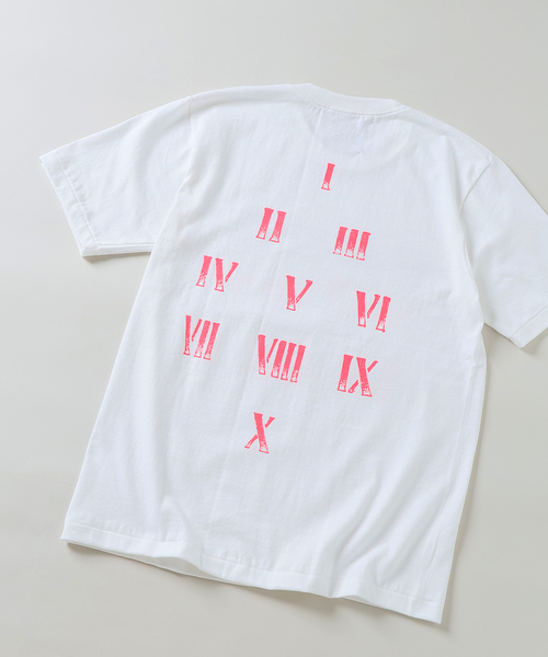 EDIFICE（エディフィス）の「TEXTILE PAINT(テキスタイルペイント) Biarritz プリント Tシャツ（Tシャツ/カットソー・メンズ・ホワイト/ネイビー/ホワイト系その他/ホワイト×ホワイト・MEDIUM/LARGE）」の6枚目の写真