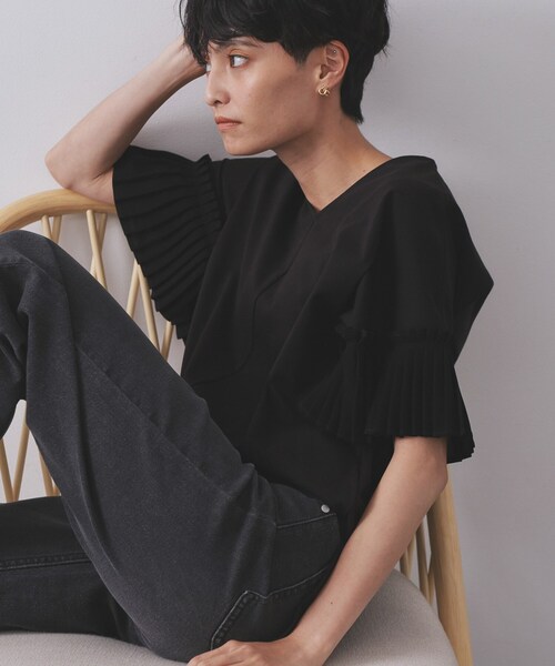 OPAQUE.CLIP（オペークドットクリップ）の「プリーツスリーブドッキングトップス【洗濯機洗い可】（Tシャツ/カットソー・レディース・ホワイト/ブラック/モスグリーン/ブラウン系・40/38/42）」の2枚目の写真