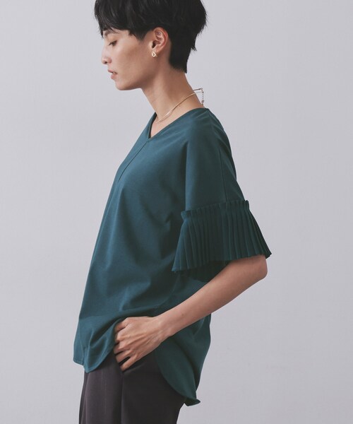 OPAQUE.CLIP（オペークドットクリップ）の「プリーツスリーブドッキングトップス【洗濯機洗い可】（Tシャツ/カットソー・レディース・ホワイト/ブラック/モスグリーン/ブラウン系・40/38/42）」の13枚目の写真