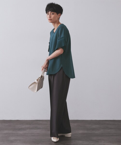 OPAQUE.CLIP（オペークドットクリップ）の「プリーツスリーブドッキングトップス【洗濯機洗い可】（Tシャツ/カットソー・レディース・ホワイト/ブラック/モスグリーン/ブラウン系・40/38/42）」の15枚目の写真