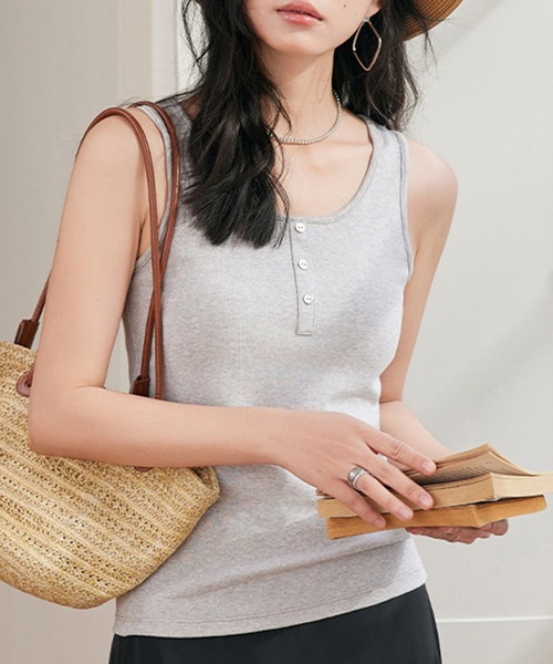 DAY CLOSET(デイ クローゼット)の「レディース ミドル丈シェル風ボタンのヘンリーネックタンクトップ(タンクトップ・レディース・ホワイト/ライトグレー・M/L)」の7枚目の写真