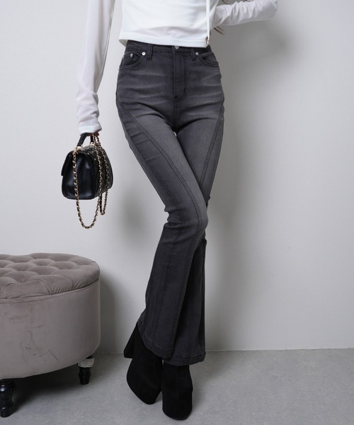 LIPSERVICE（リップサービス）の「シェーディングラインフレアデニムパンツ（デニムパンツ・レディース・インディゴブルー/ブラック/グレー・XS/S/M）」の3枚目の写真