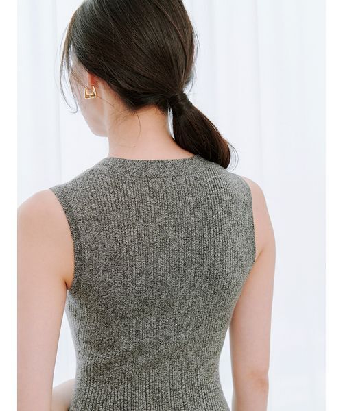 完売色♥️新作新品✨ SNIDEL ノースリーブフロントボタンニットワンピース ノースリーブフロントボタンニットワンピース（ワンピース