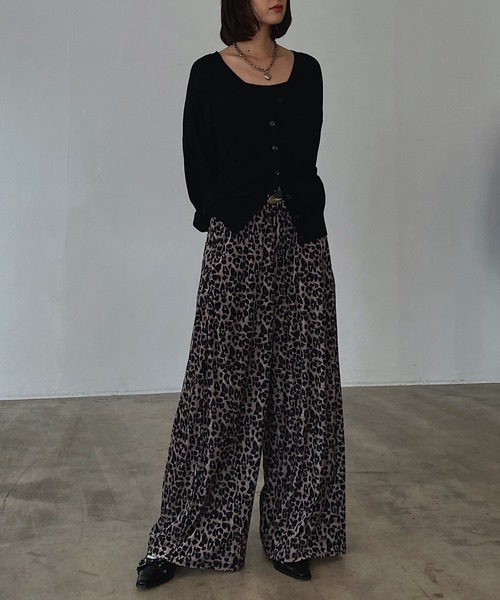 PAGEBOY(ページボーイ)の「2WAYオフショルハイゲージカーディガン(カーディガン/ボレロ・レディース・ブラック/ダークネイビー/ダークグリーン系/オフホワイト・FREE)」の6枚目の写真