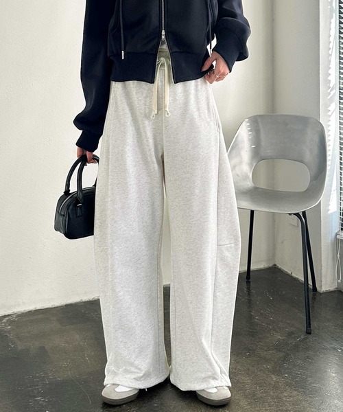 GeeRA(ジーラ)の「【S-XLサイズ展開】裾ドロストでシルエットが変えられる!カーブスウェットワイドイージーパンツ(スウェットパンツ・レディース・オートミール/杢グレー/ブラック・SMALL/MEDIUM/LARGE/X-LARGE)」の3枚目の写真