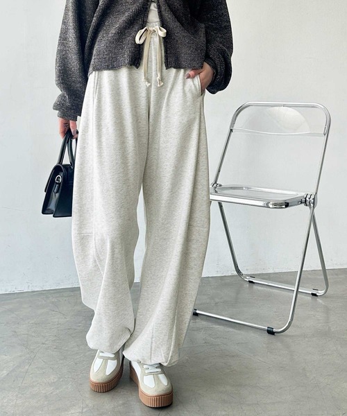 GeeRA(ジーラ)の「【S-XLサイズ展開】裾ドロストでシルエットが変えられる!カーブスウェットワイドイージーパンツ(スウェットパンツ・レディース・オートミール/杢グレー/ブラック・SMALL/MEDIUM/LARGE/X-LARGE)」の9枚目の写真