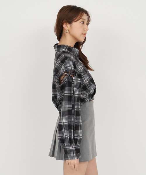 ROYAL PARTY(ロイヤルパーティー)の「チェック柄クロップドシャツ(シャツ/ブラウス・レディース・ブラウン/ネイビー/ブラック・FREE)」の5枚目の写真
