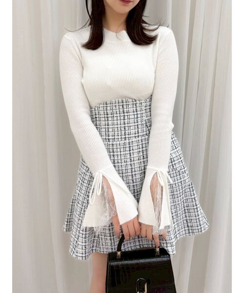 dazzlin（ダズリン）の「ヘムレースリブニットトップス（ニット/セーター・レディース・オフホワイト/グレー/ブラック・FREE）」の5枚目の写真