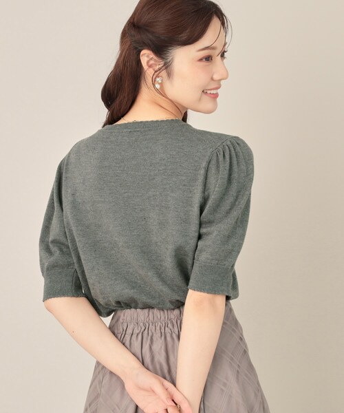 couture brooch（クチュールブローチ）の「オーガンフリルフラワーニット（ニット/セーター・レディース・ダークグレー/ベビーピンク/ライトベージュ・38/42）」の6枚目の写真