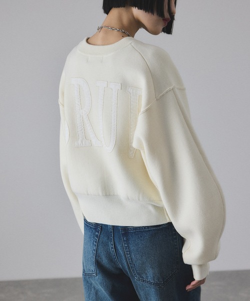 ADAM ET ROPE'（アダムエロペ）の「【サステナブル】ロゴパッチスウェットニット（ニット/セーター・レディース・チャコールグレー/ダークブラウン/レッド/キナリ・36/38）」の22枚目の写真