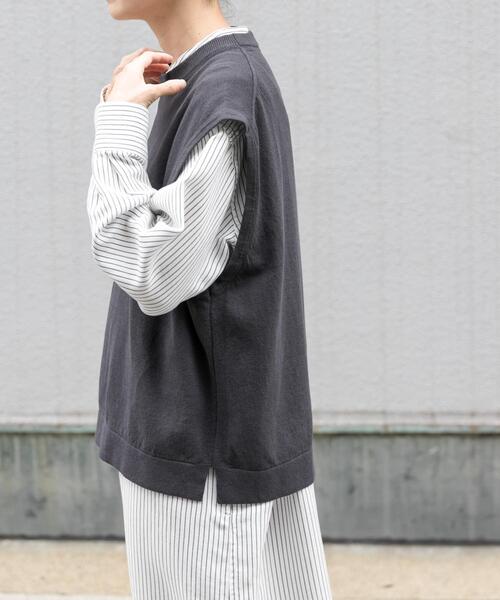 FORK&SPOON（フォークアンドスプーン）の「FORK&SPOON　クルーネックニットベスト（ベスト・レディース・チャコールグレー/ベージュ・1）」の3枚目の写真