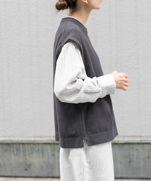 FORK&SPOON（フォークアンドスプーン）の「FORK&SPOON　クルーネックニットベスト（ベスト・レディース・チャコールグレー/ベージュ・1）」の5枚目の写真