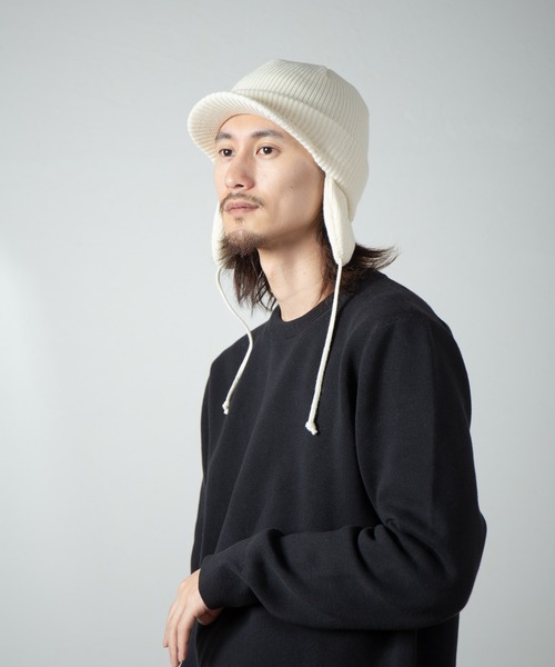 RACAL（ラカル）の「Ear Tab Round Visor Military Knit Cap / 耳たぶ付きバイザーニットキャップ（ニットキャップ/ビーニー・メンズ・ベージュ/ブラック/チャコールグレー/アイボリー・FREE）」の2枚目の写真