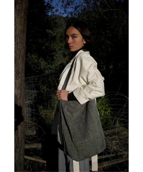 seya.（セヤ）の「SEYA X ISAAC REINA LINEN CHASEN HOBO / LARGE（トートバッグ・レディース・その他・FREE）」の4枚目の写真