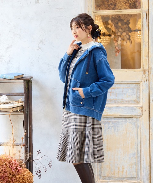 Rose Tiara（ローズティアラ）の「デニムライクジップアップパーカー（パーカー・レディース・ネイビー・38/42/46）」の4枚目の写真