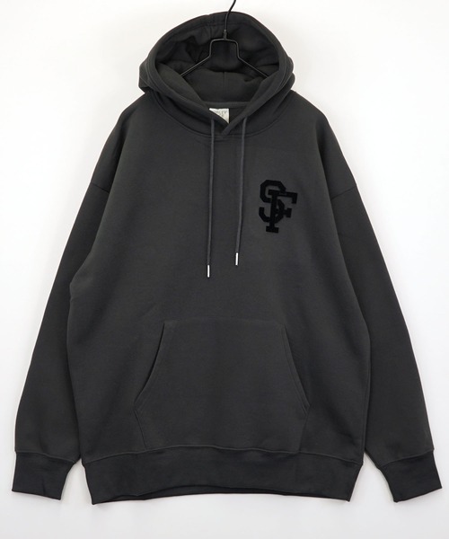 SMILEY FACE(スマイリーフェイス)の「【GROOVY STORE】SMILEY FACE 裏起毛ビッグサイズスプルオーバーパーカー(パーカー・メンズ・ブラック/ホワイト/スミクロ/インディゴブルー・LL/M/L)」の1枚目の写真