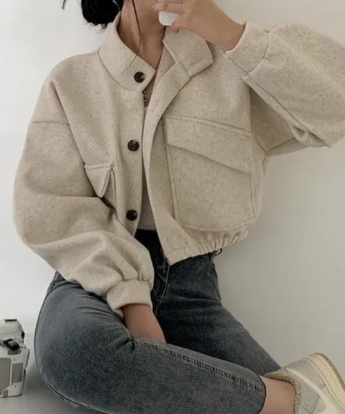 SPIGA(スピーガ)の「スタンドカラーショート丈ジャケット(その他アウター・レディース・アイボリー/ブラック/グレー・MEDIUM/LARGE/X-LARGE)」の1枚目の写真