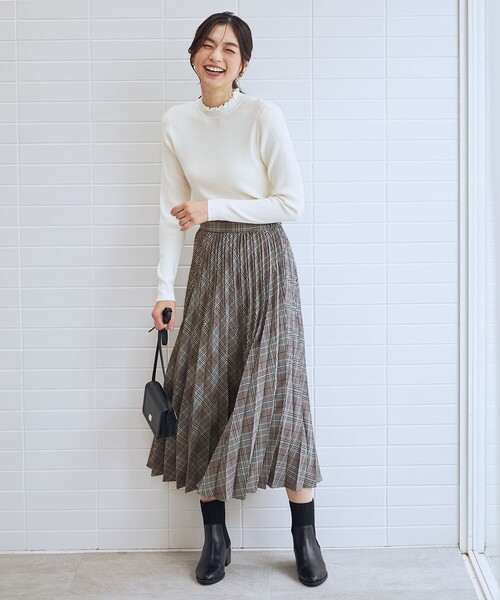 ANY（エニィ）の「【6色展開】フリルネックニット（ニット/セーター・レディース・イエロー系/アイボリー系9/ワイン系/アイボリー系/ブルー系9/ブラック系・F）」の10枚目の写真