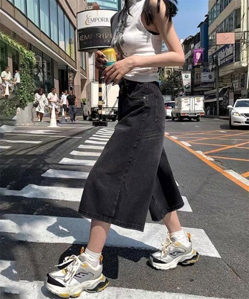 Mayree（メイリー）の「【Mayree】ハイウエスト ハーフ丈 ワイド デニム パンツ（デニムパンツ・レディース・ブラック・SMALL/MEDIUM/LARGE）」の4枚目の写真