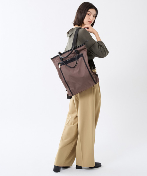 LeSportsac(レスポートサック)の「EVERYDAY TH CITY BKPK アップタウンダークチョコ/ブラック(バックパック/リュック・レディース・ブラウン・FREE)」の3枚目の写真