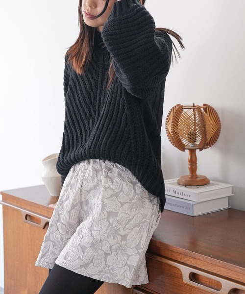 mili an deni(ミリアンデニ)の「フラワージャガードショートパンツ(その他パンツ・レディース・アッシュグレー/ブラック・M)」の6枚目の写真