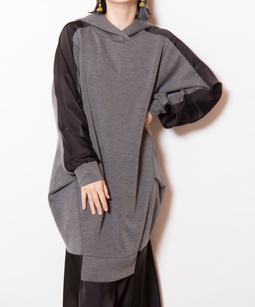 切替フレアーヘムフードワンピース