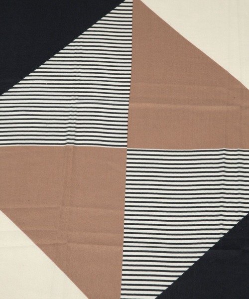 Elura（エルーラ）の「マルチプリント大判スカーフ/610588（ストール/ショール・レディース・ブラウン系その他2/ブルー/ブルー系その他2/ブラック・FREE）」の6枚目の写真