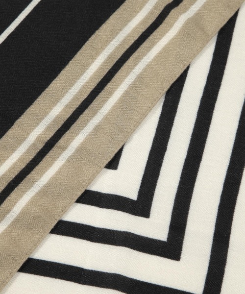 Elura（エルーラ）の「マルチプリント大判スカーフ/610588（ストール/ショール・レディース・ブラウン系その他2/ブルー/ブルー系その他2/ブラック・FREE）」の11枚目の写真