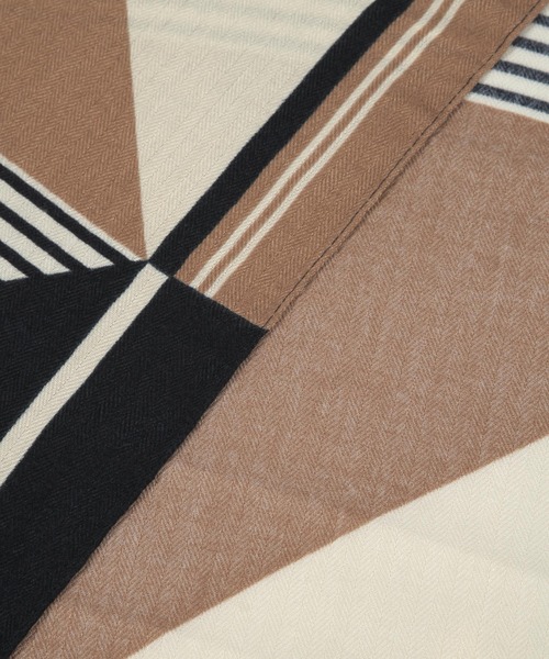 Elura（エルーラ）の「マルチプリント大判スカーフ/610588（ストール/ショール・レディース・ブラウン系その他2/ブルー/ブルー系その他2/ブラック・FREE）」の13枚目の写真