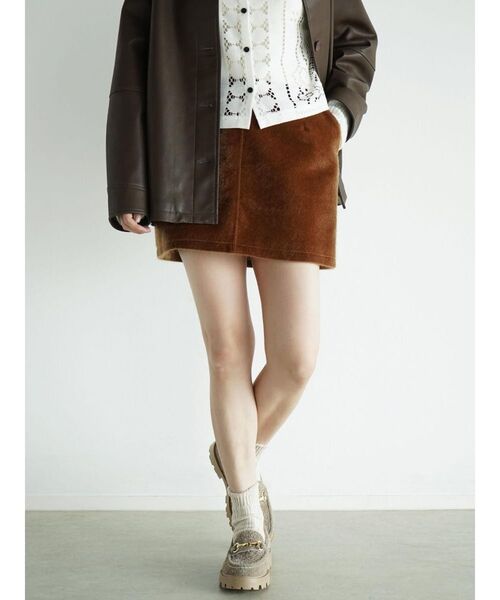 FIKA.(フィーカ)の「Faux fur mini skirt(スカート・レディース・キャメル/ダークブラウン・MEDIUM)」の4枚目の写真
