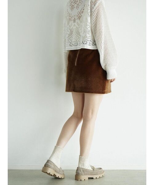 FIKA.(フィーカ)の「Faux fur mini skirt(スカート・レディース・キャメル/ダークブラウン・MEDIUM)」の7枚目の写真